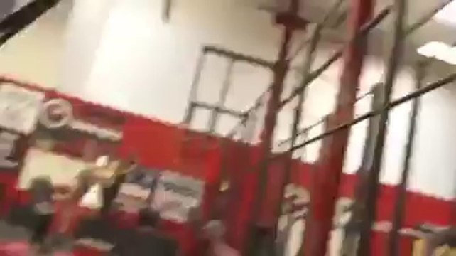 mannequin challenge dans une salle de fitness