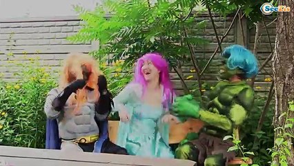 Örümcek Adam ve Joker, Karlar Kraliçesi Elsa - elsa ve örümcek adam komik bölümler! Gerçek hayatta