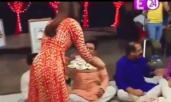 Akshara Ne Kaha Ghar walo Ko Alvida - Yeh Rishta Kya Kahlata hai