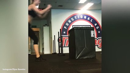 Elyse Knowles posts video of intense workout