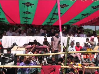 গ্রাম বাংলার ঐতিহ্যবাহী ষাঁড়ের লড়াই