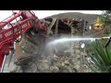 Capodacqua - Terremoto. Demolizione edificio pericolante (18.11.16)