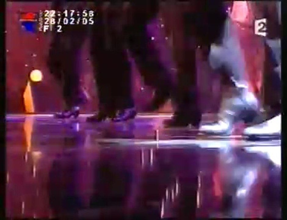 L'AME BRISEE, livre autobiographique par Juraj Plesko  Very touching, very special is the autobiographic novel "L'Ame brisée", by Juraj Plesko, a young Rom from Czechoslovakia. Born in 1974, he almost spent his entire youth in orphanages. Thanks to a few