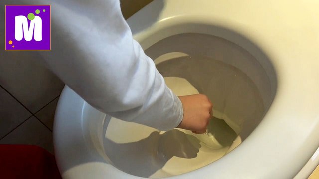 Вонючая бомба DIY Туалетная вода из унитаза Протухшее яйцо Макс делает бомбочки и взрываем на улице новое видео канал M