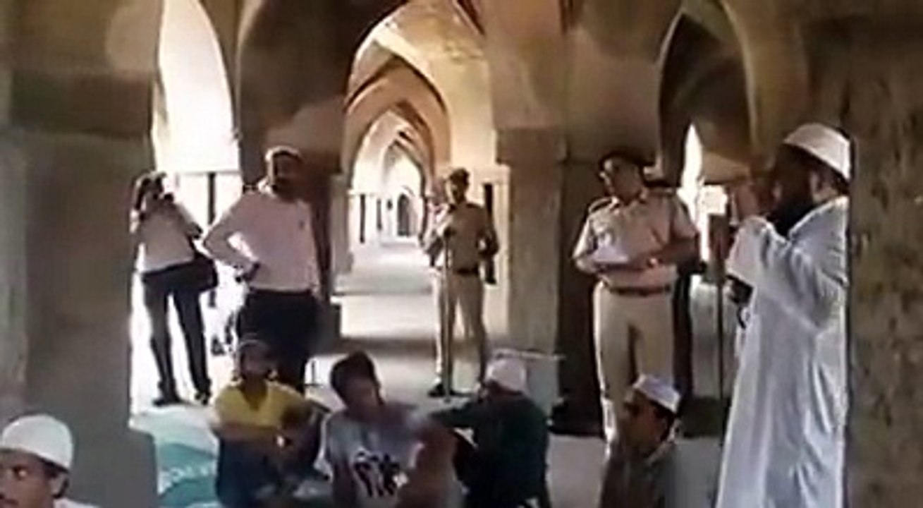 Namaz and Prayers not allowed in Historical Masjid||मस्जिद में मुसलमानो को नमाज के लिए दिल्ली पुलिस ने किया मना||News