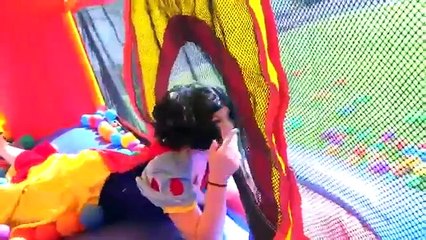 Poison Ivy in love with Spiderman Breaks Elsas Heart?? w/ Supergirl and ariel and pink spidergirl