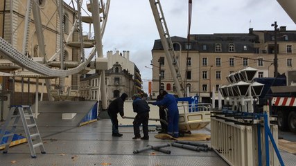 Installation de la grande roue au Mans