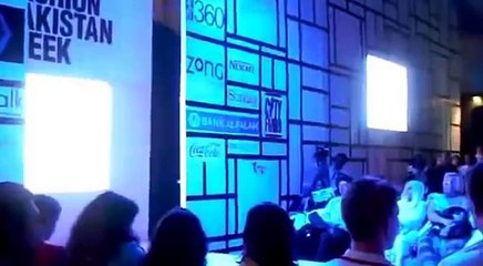 Mathira's TOP FELL DOWN at Fashion Pakistan Week