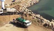 بالفيديو..تلويث مياه بحر 'الكرم' بتصريف مياه الصرف الصحي فيها !