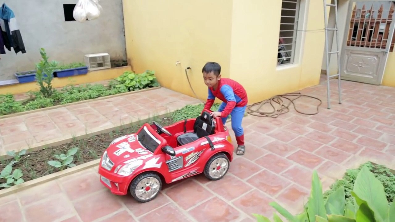 Frozen Elsa vs Spiderman! Two Spidermans Thief Fails Toy Cars & Police Arrest! Superheroes Kids Fun