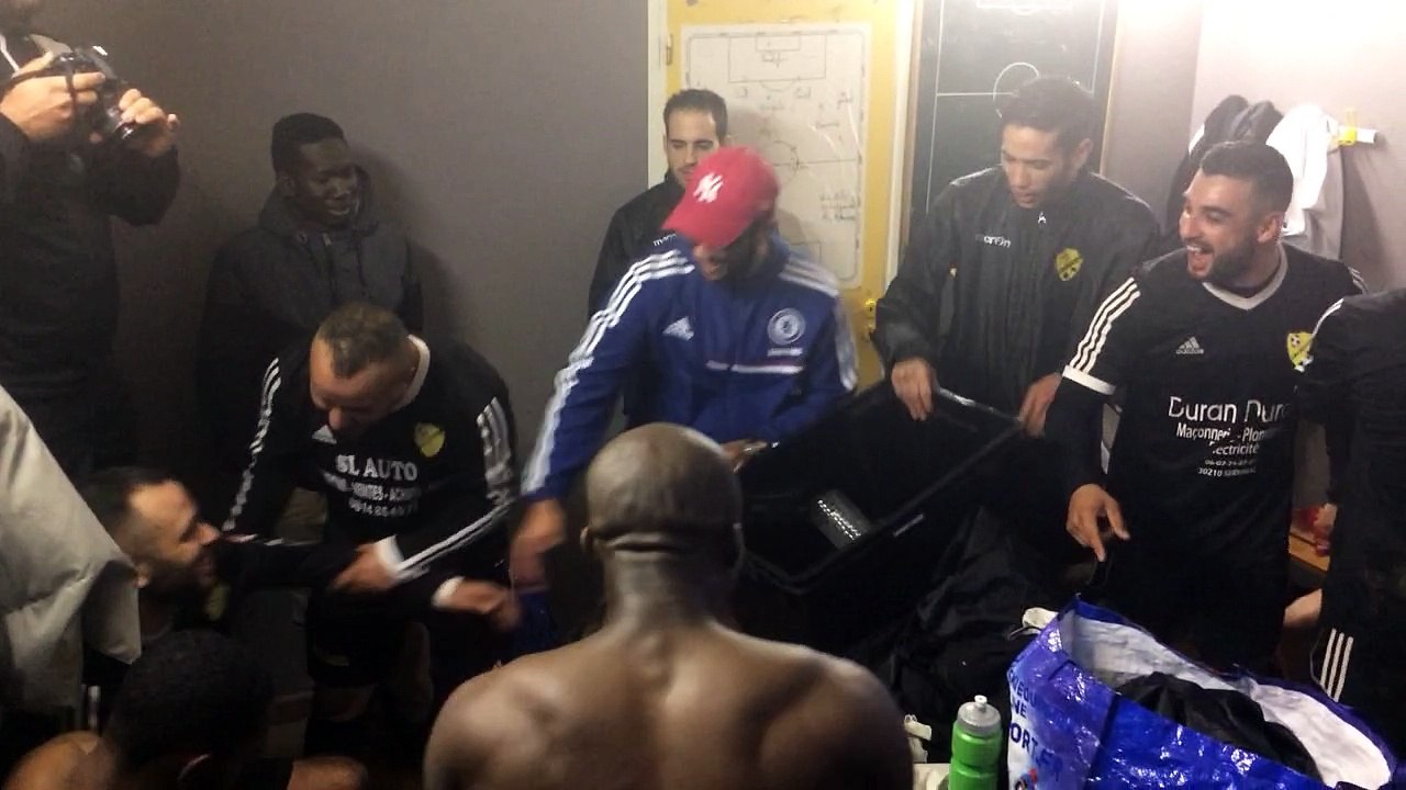 Célébration de la phb pour la victoire contre Bagnols Pont 2