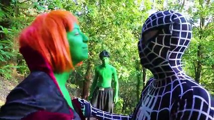 Lady Hulk Kisses Black Spiderman ! w Hulk, Spiderman, Frozen Elsa, Joker & Candy