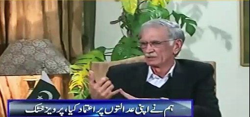 Yeh baap baita dono jhoot bol rahe hain - Pervaiz Khattak on PM and Hussain Nawaz's reply in SC