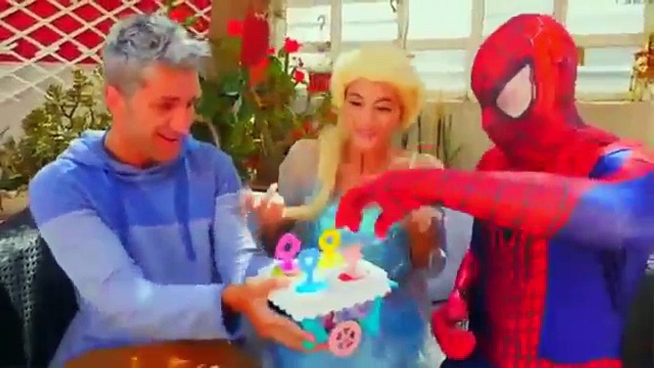 siêu nhân người nhện spiderman và Công Chúa Frozen Elsa Ngoài Đời Thực -スパイダーマンと氷の女王エルザ