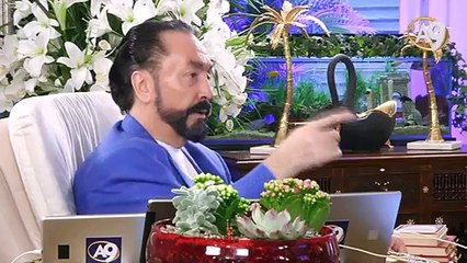 Münafık ‘bu sıcakta mücadele etmeye çıkmayız’ diyerek, Peygamberimiz (sav)’den daha düşünceli olduğunu ima eder