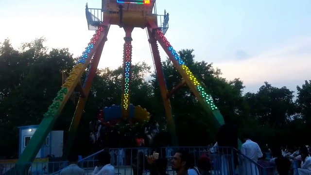Terrifying roller coaster accidents Caught on Camera : woman falls from Dubai theme park