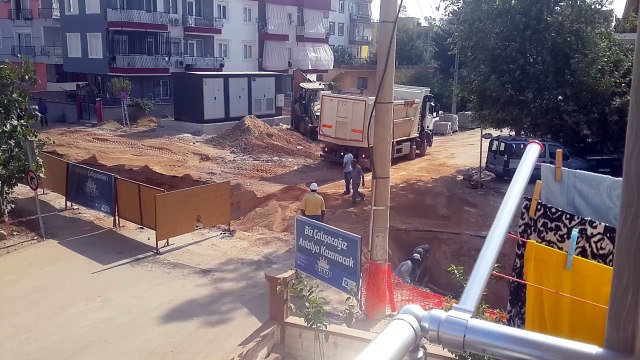 heavy equipment accidents caught on tape, heavy equipment disasters, excavator fail, 2017