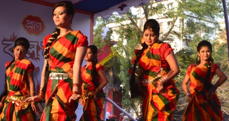 Bangladeshi Cute girl Pinky Bangla Song 2017 Live Performance