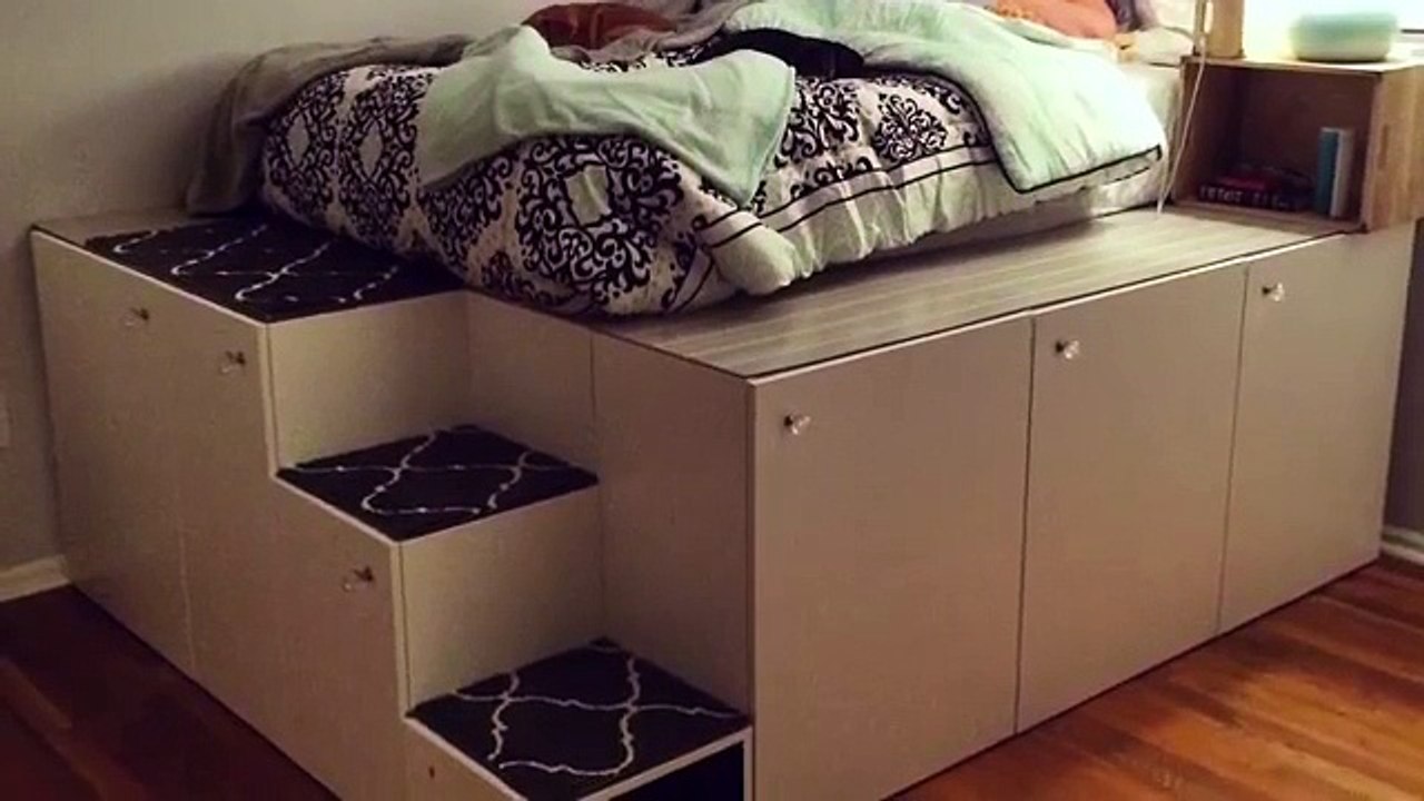 Armoires de cuisine dans une chambre à coucher