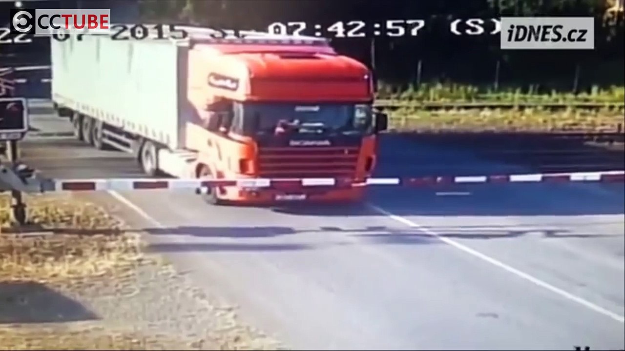 Horrible Train Crash Compilation - Shocking Train Accident Videos