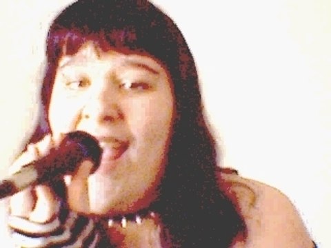 Moi chantant un extrait de Rue de la Paix de Zazie