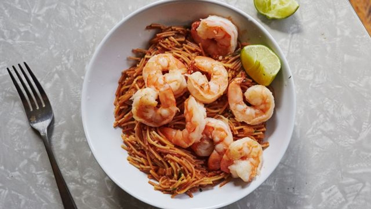 Spicy Pasta with Shrimp and Tomatoes