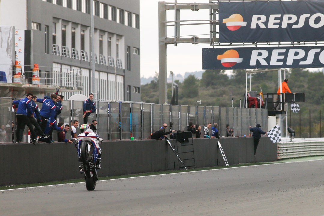 2016 CEV Repsol Valencia 2 Superbike Race Highlights