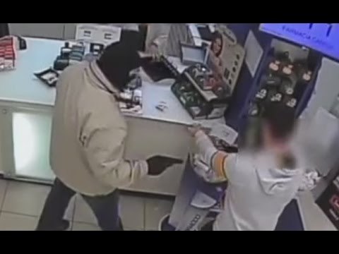 Settimo Torinese (TO) - Rapina farmacia, arrestato il malvivente col codino (21.11.16)