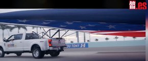 Vídeo: Récord Guiness por arrastrar la bandera más grande por circuito