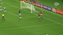 Com gol e caneta humilhante, Diego brilha no Maracanã