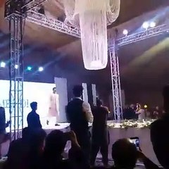 راجو بن گیا جنٹلمین - ارشد خان [چائے والا فیم] کی ریمپ پر پہلی واک