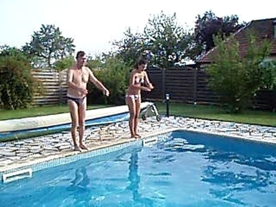 Flo et Michel dans la piscine