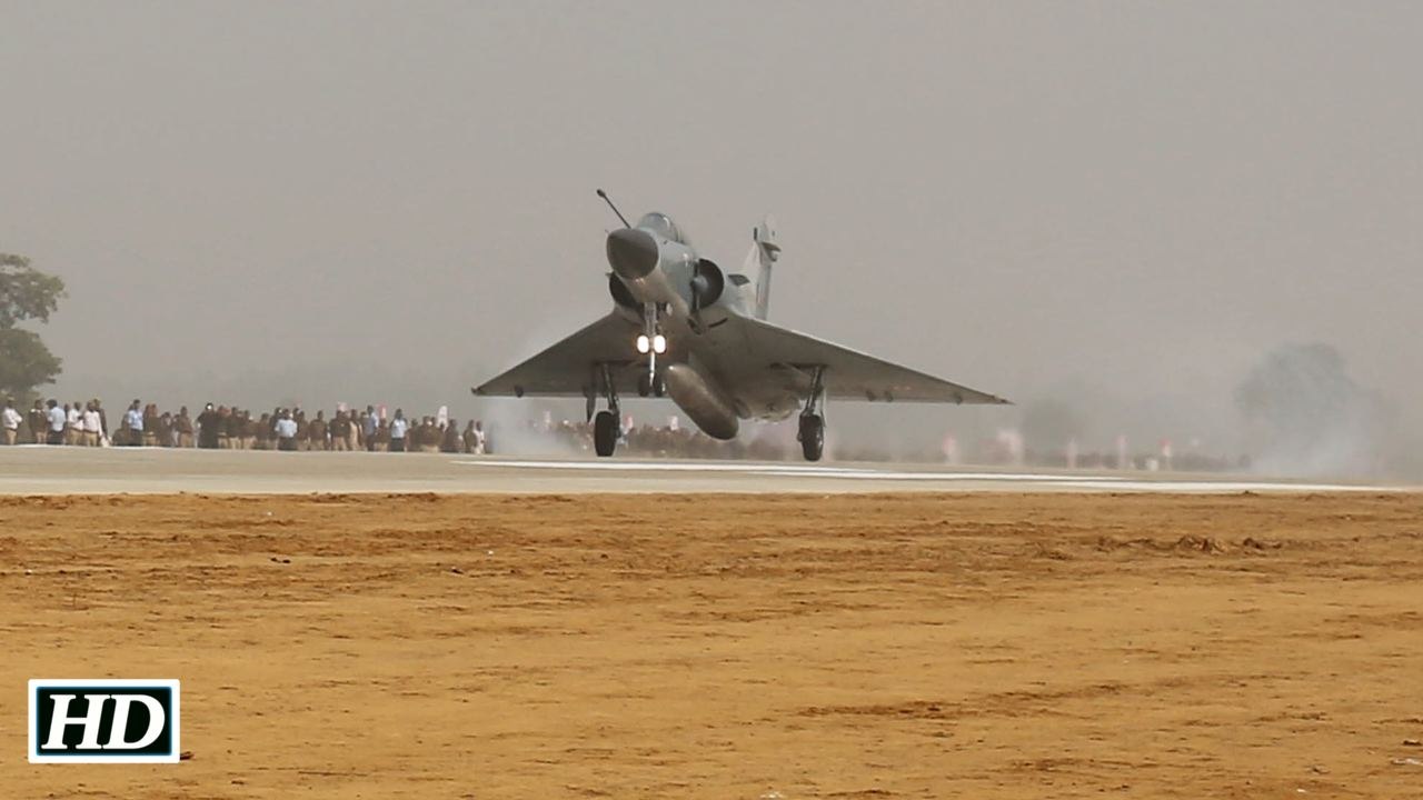 Indian Air Force jets touch down on Agra-Lucknow Expressway on its opening
