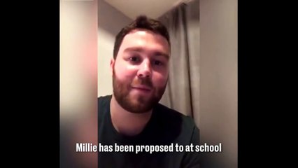 Cette petite fille a recu une véritable alliance d'un garçon qui l'a demandée en mariage