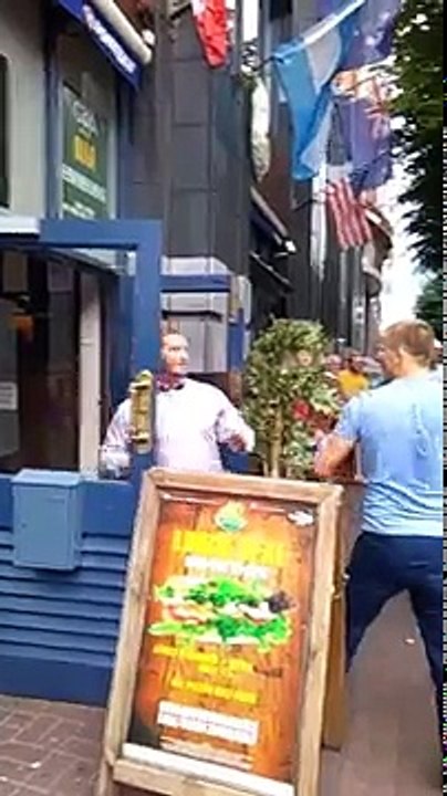 Не нужно дразнить вышибалу!