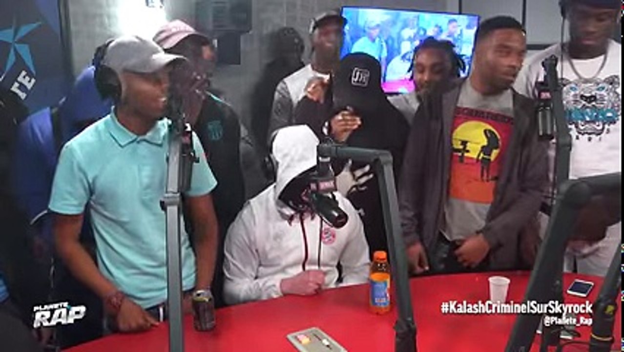 Kalash Criminel, KofKof, Dyako, Bizcuit, Solo le Myhe et Docks en freestyle dans Planète Rap