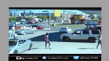 Camara de seguridad capta vuelco camión de cemento frente a gasolinera-Video