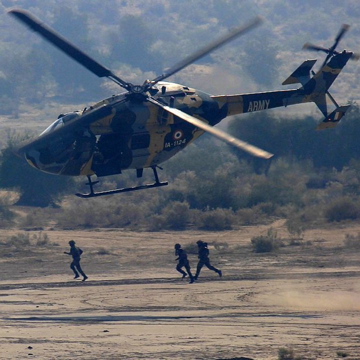 Indian Helicopter flew over Paki भारतीय हेलीकॉप्टर पाकी के ऊपर उड़ान भरी