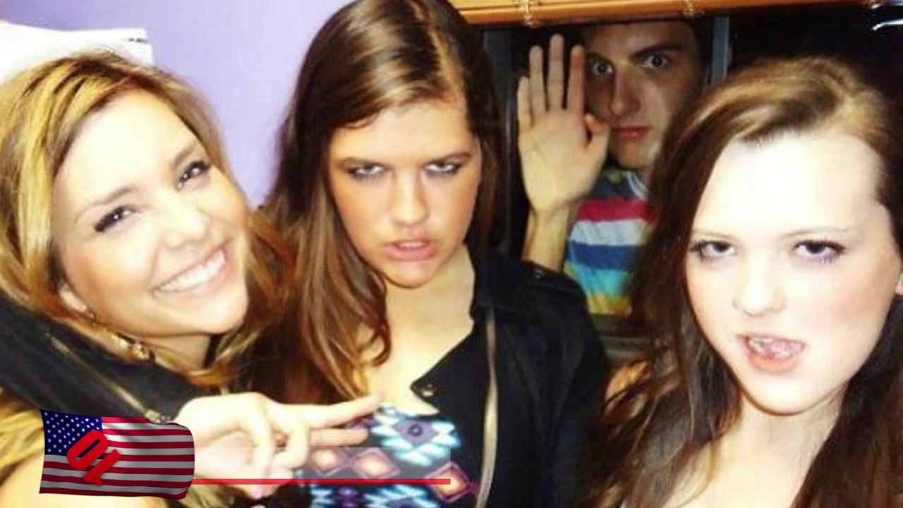 22 Creepiest Photobombs