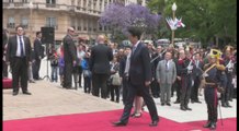 Primer ministro japonés homenajea a José de San Martín antes de reunirse con Macri