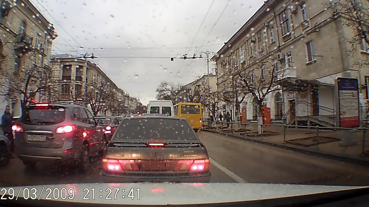 Voila pourquoi il faut bien regarder avant de traverser la route