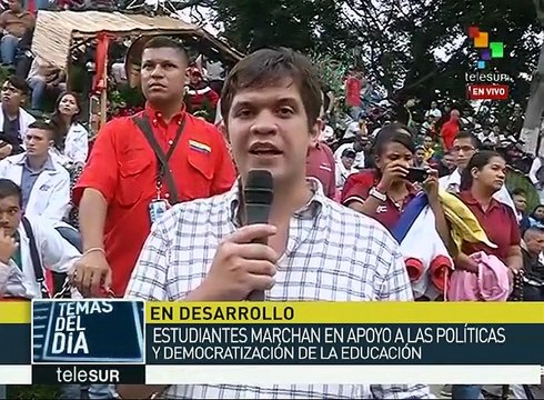 Jóvenes venezolanos se reúnen con Maduro en el Día del Estudiante