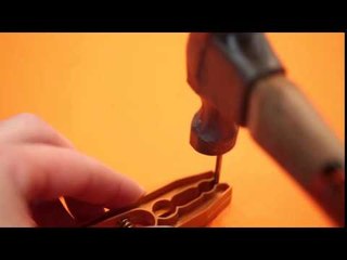 Fika Dika - Proteger a mão enquanto martela