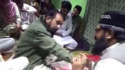 Pakistan k ak Peer Jin nikaltay hoay Real watch video
