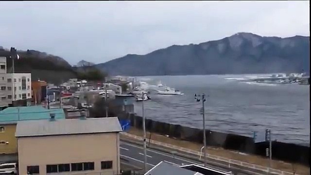 Horrifying Footage of the tsunami/earthquake in Fukushima, Japan