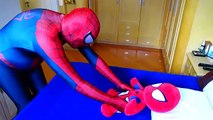 Spiderman, Pink Spidergirl & Spiderbaby - Spiderbaby Pees on Spiderman Face - Real Life Superheroes