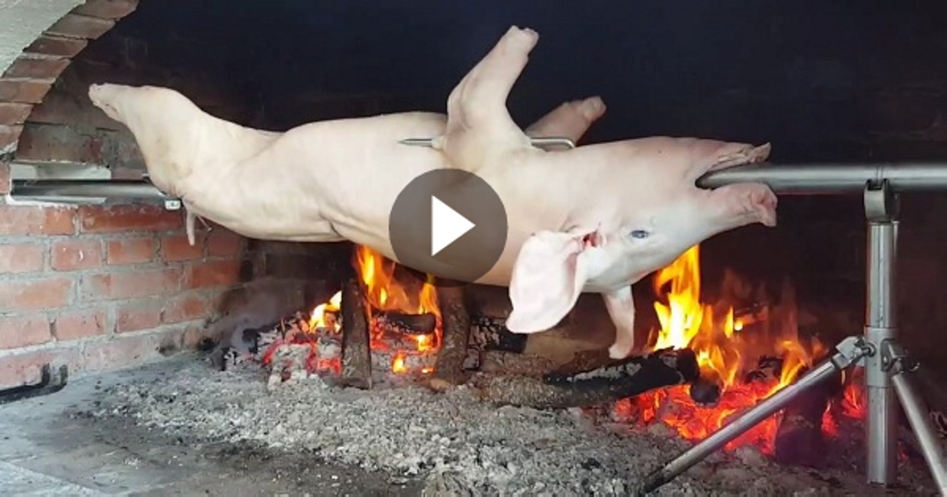 HOW TO ROAST A PIG - Spit roast piglet - Spanferkel recipe - Lechon - Crispy skin
