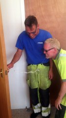 S'enlever une couronne dentaire avec du fil et une porte !