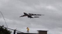 L'Antonov An-225, plus gros avion du monde survole Sao Paulo au brésil