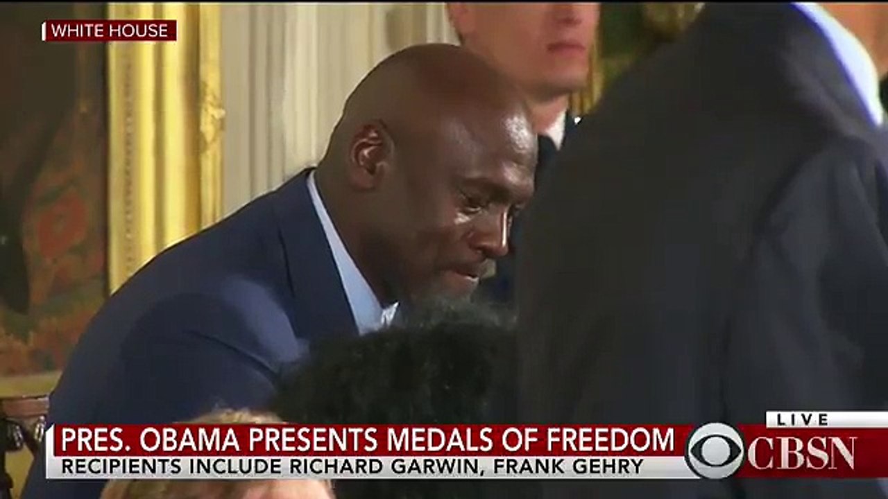 Barack Obama rend hommage à un Michael Jorden ému